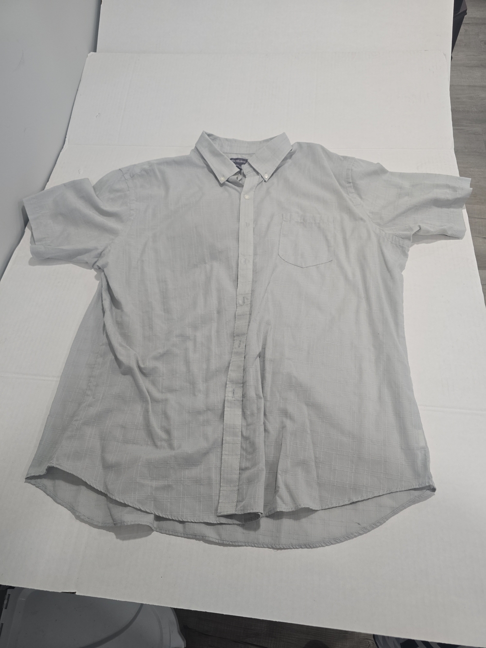 Van Heusen Light Gray Short Sleeve Button-Down Shirt